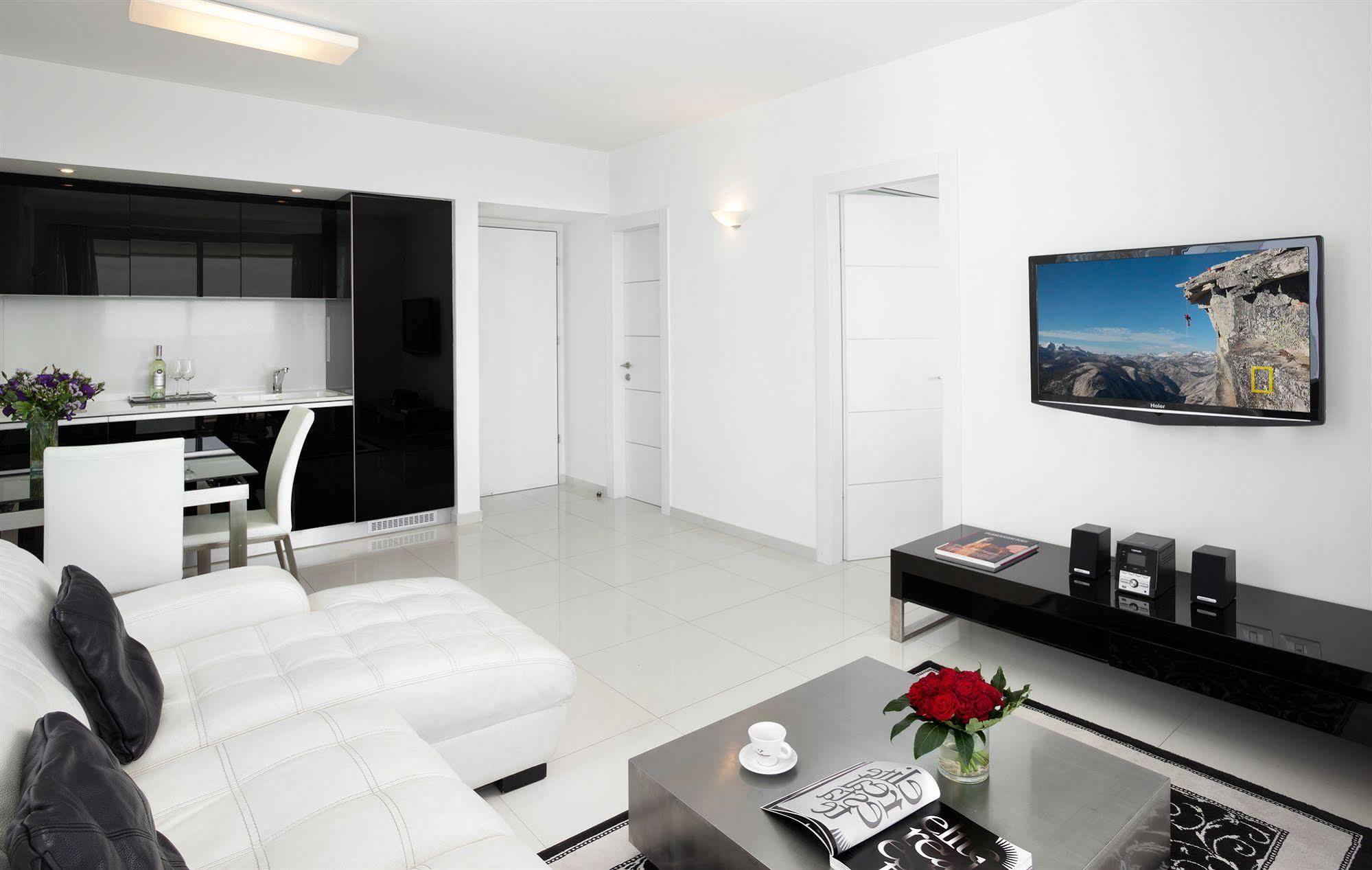Island Luxurious Suites Hotel And Spa Netanya Esterno foto