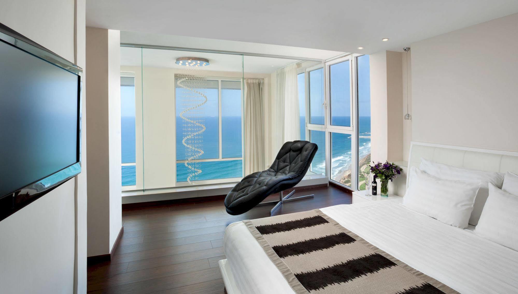 Island Luxurious Suites Hotel And Spa Netanya Esterno foto